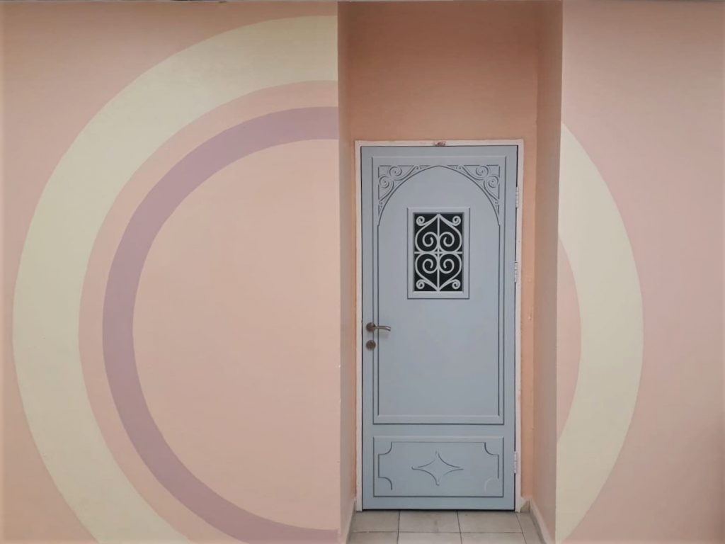 עיצוב דלת בית ספר אולפנה לאומנויות