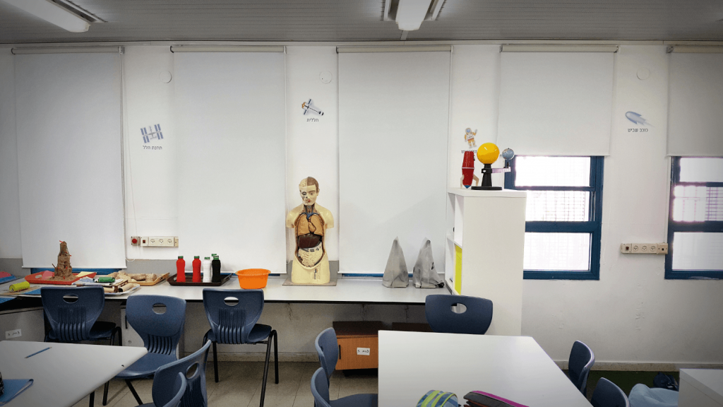 עיצוב חדר מדעים ללמידה פעילה בית ספר יער מופת רמות אלון ירושלים