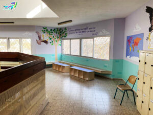 בית הספר ניצנים עיצוב מרחבי למידה משפטים מעשירים על קירות בית הספר מפת עולם